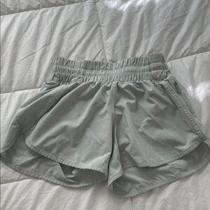 Lululemon hotty hot short 4” size 4